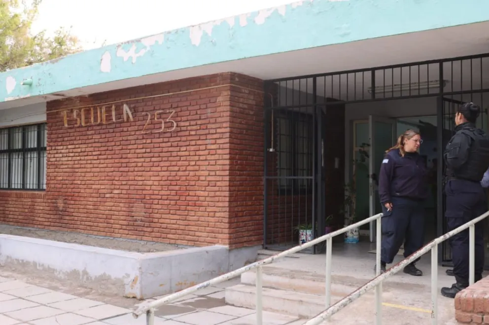 La cartera educativa informó que, una vez finalizado el acto electoral, se realizará un operativo de limpieza y reacondicionamiento en cada escuela. Foto: Tania Domenicucci-ANR