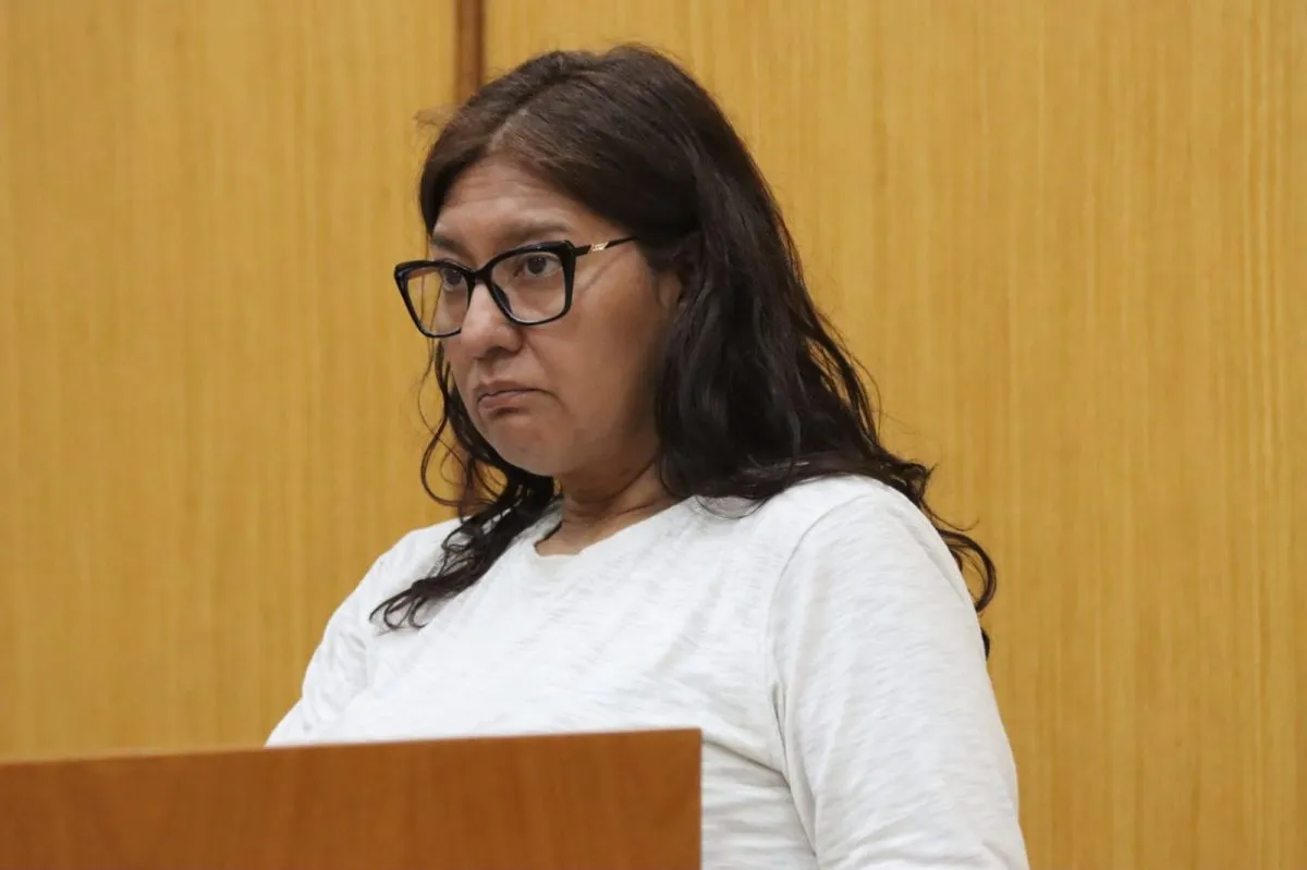Yolanda Livera, due&ntilde;a de Lola Tour, durante la audiencia. Foto: Tania Domenicucci-ANR