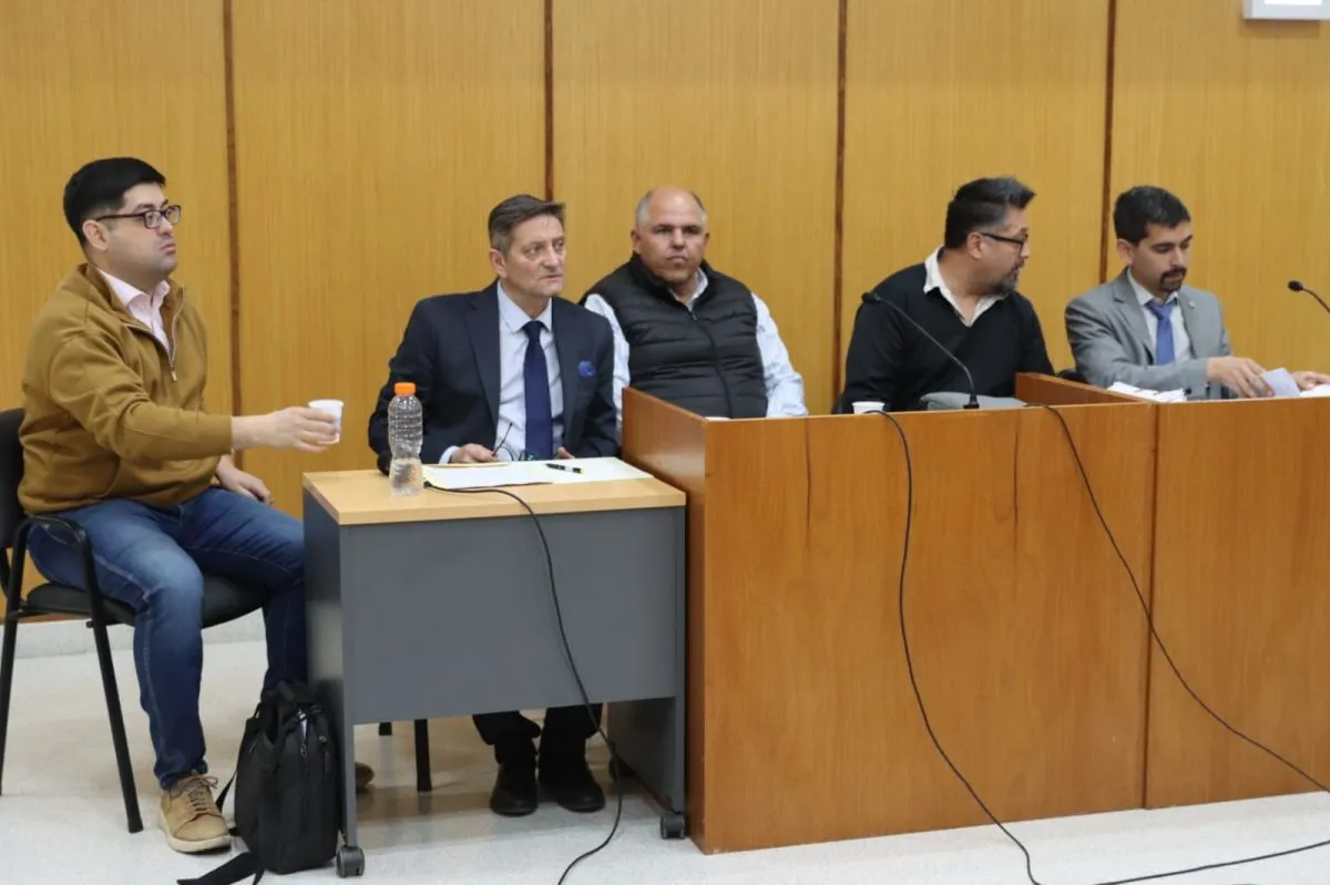 Los abogados Garrido, Peralta y L&oacute;pez, junto a la fiscal&iacute;a, en la audiencia de este jueves. Foto: Tania Domenicucci-ANR