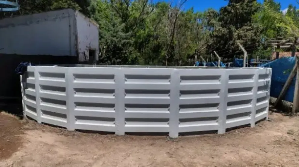 La empresa informó además que, hasta el momento, se realizaron 130 limpiezas de conexiones domiciliarias, en el marco de las acciones de mantenimiento y saneamiento que acompañan el desarrollo de la obra. Foto: Gobierno de Río Negro