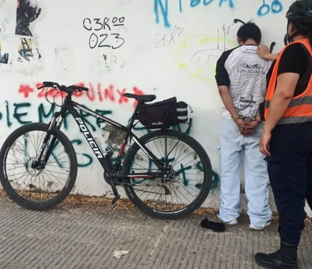La Policía detuvo a una de las dos personas acusadas del robo; los objetos fueron recuperados minutos después. Foto: Policía de Río Negro