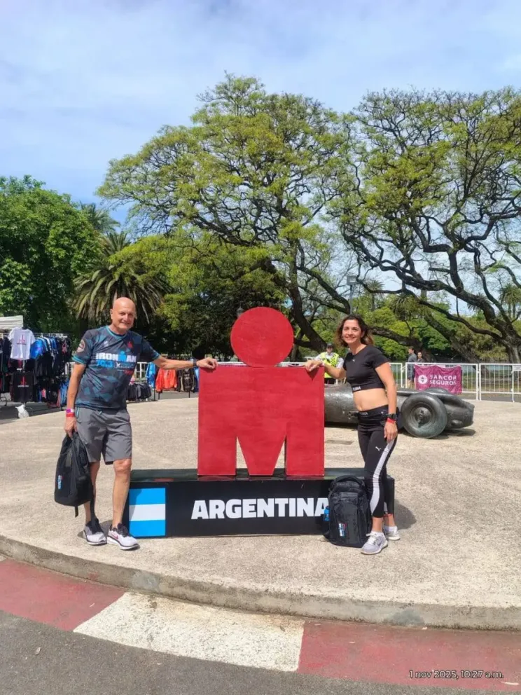 Verónica Iuorno y Luis Monti dijeron presente en esta edición del Ironman 70.3 en Buenos Aires. Foto gentileza Manantial Deportivo.