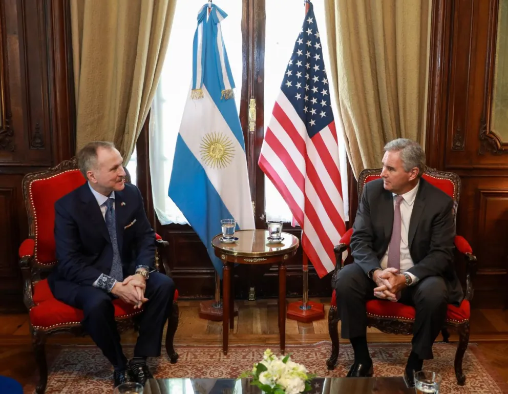 Peter Lamelas junto a Pablo Quirno.