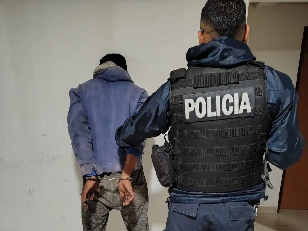 El detenido quedó alojado en la unidad acusado del delito de hurto. 