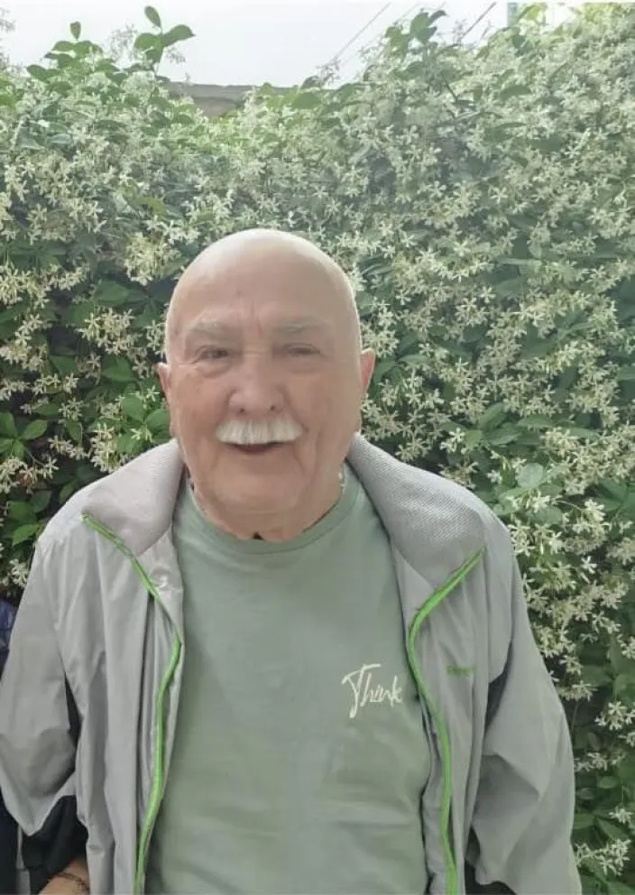Atilio Vassallo fue uno de los socios fundadores de Alenc y dedicó su vida a acompañar a familias de niños y niñas con cáncer. Su legado solidario sigue presente en la comunidad. Foto: Facebook Alenc.