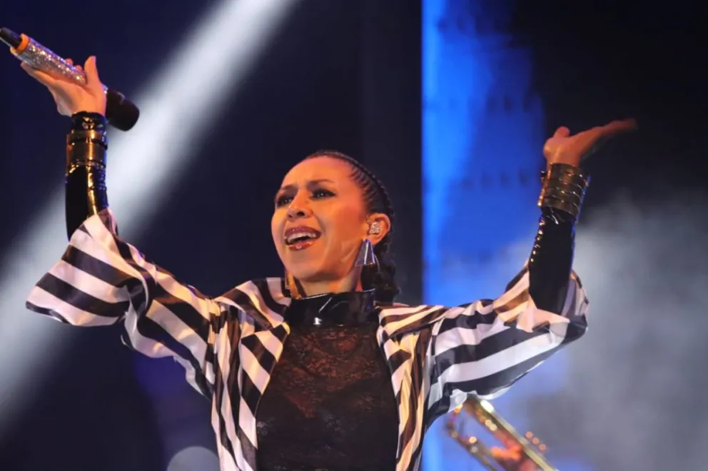 Familias disfrutaron del cierre de la primera noche del Festival de la Sidra 2025 con el show de La Delio Valdez. Fotos Tania Domeniccuci-ANR.