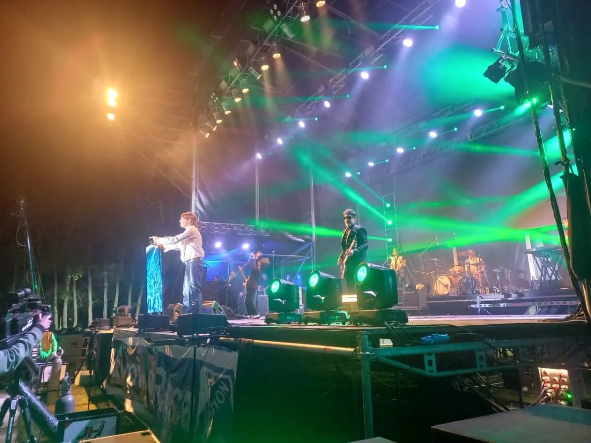 La banda comenz&oacute; a tocar cerca de las 23. Foto: Tania Domenicucci