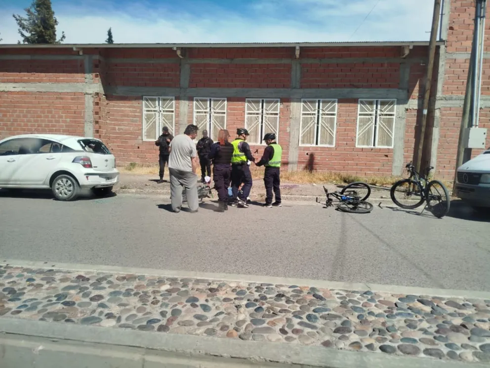 El hombre sufrió golpes y cortes en la cara y fue asistido en el lugar. Foto: gentileza lector ANR