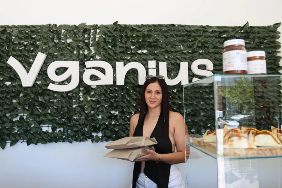 Desde su cocina en V.Ganius, Daniela prepara cada plato con dedicación y conciencia. Fotos Tania Domenicucci-ANR.