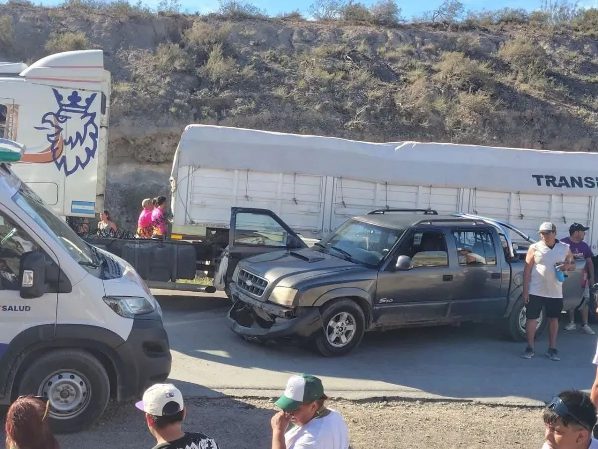 El hecho ocurri&oacute; despu&eacute;s del primer choque registrado en la zona de Tres Cruces, donde un cami&oacute;n y una camioneta hab&iacute;an dejado tres personas internadas. Foto (gentileza)
