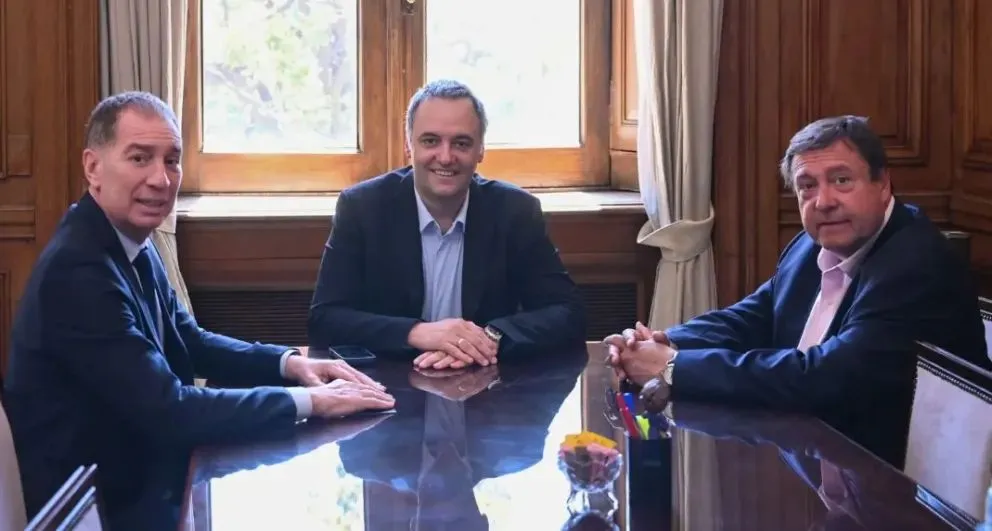 El mandatario provincial calificó como "de valor" el primer encuentro formal. Foto: Gobierno