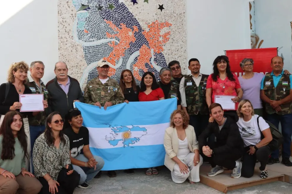 La pieza artística combina diseño, memoria y territorio en un homenaje construido de manera colaborativa. Fotos Tania Domenicucci-ANR