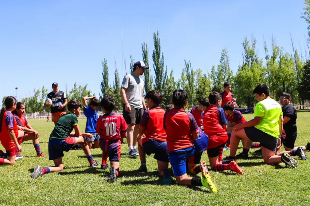 Rugby, hockey y vida de club: las divisiones infantiles y juveniles sostienen la identidad que atraviesa toda la historia del Roca RC. Foto: Tania Domenicucci archivo