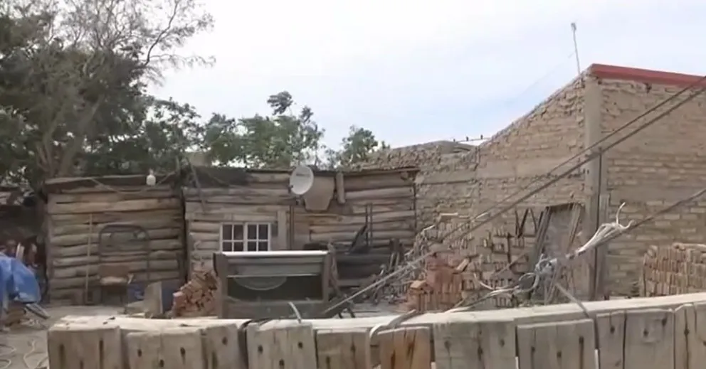 La precaria casa donde vive Daniel junto a su hija, yerno y sus dos nietas en Barrio Nuevo. Foto: Somos el Valle