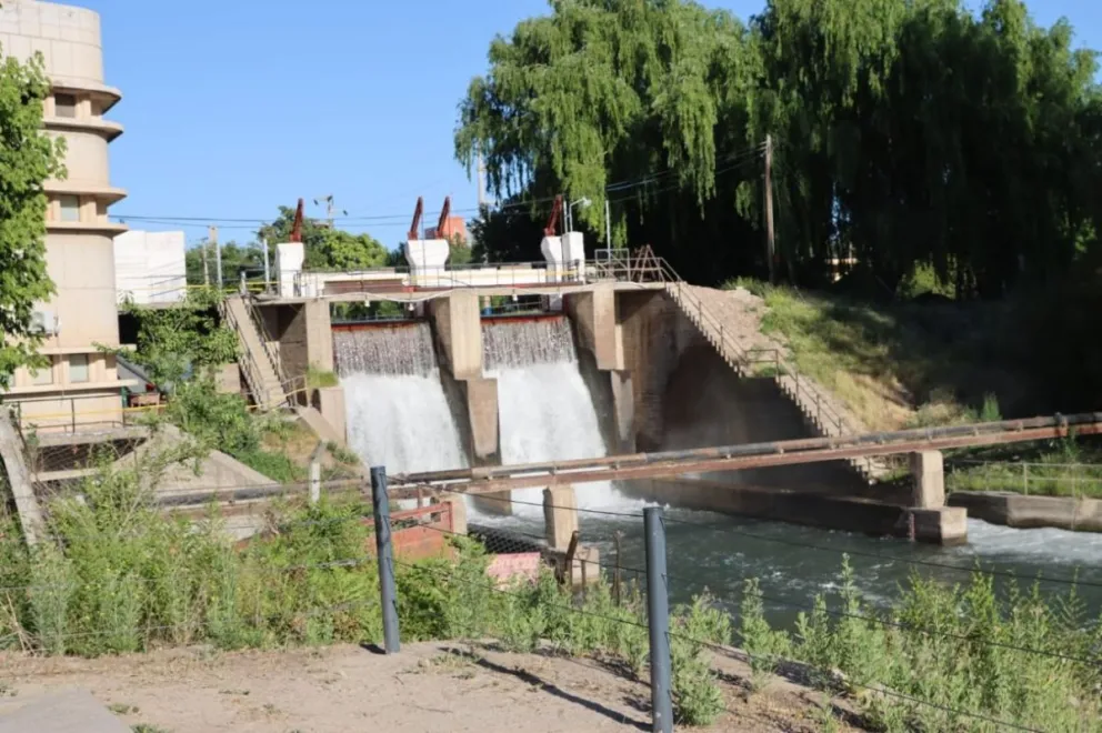 Por estas horas, la investigación apunta a establecer quién es la persona, en qué circunstancias llegó al canal. Foto: archivo