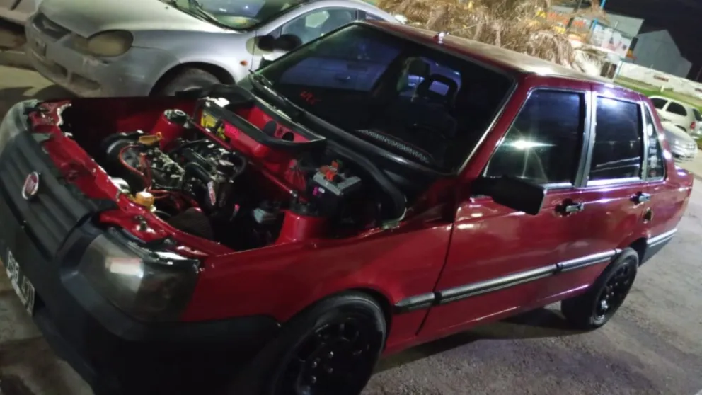 El control de Seguridad Vial permitió detectar adulteraciones en el motor y la ausencia del número de chasis del vehículo. Foto: Policía de Río Negro