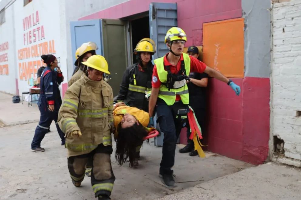 La jornada fortaleció la preparación operativa del personal local y permitió a la comunidad conocer la capacidad de respuesta ante situaciones de emergencia. Fotos Tania Domenicucci-ANR.