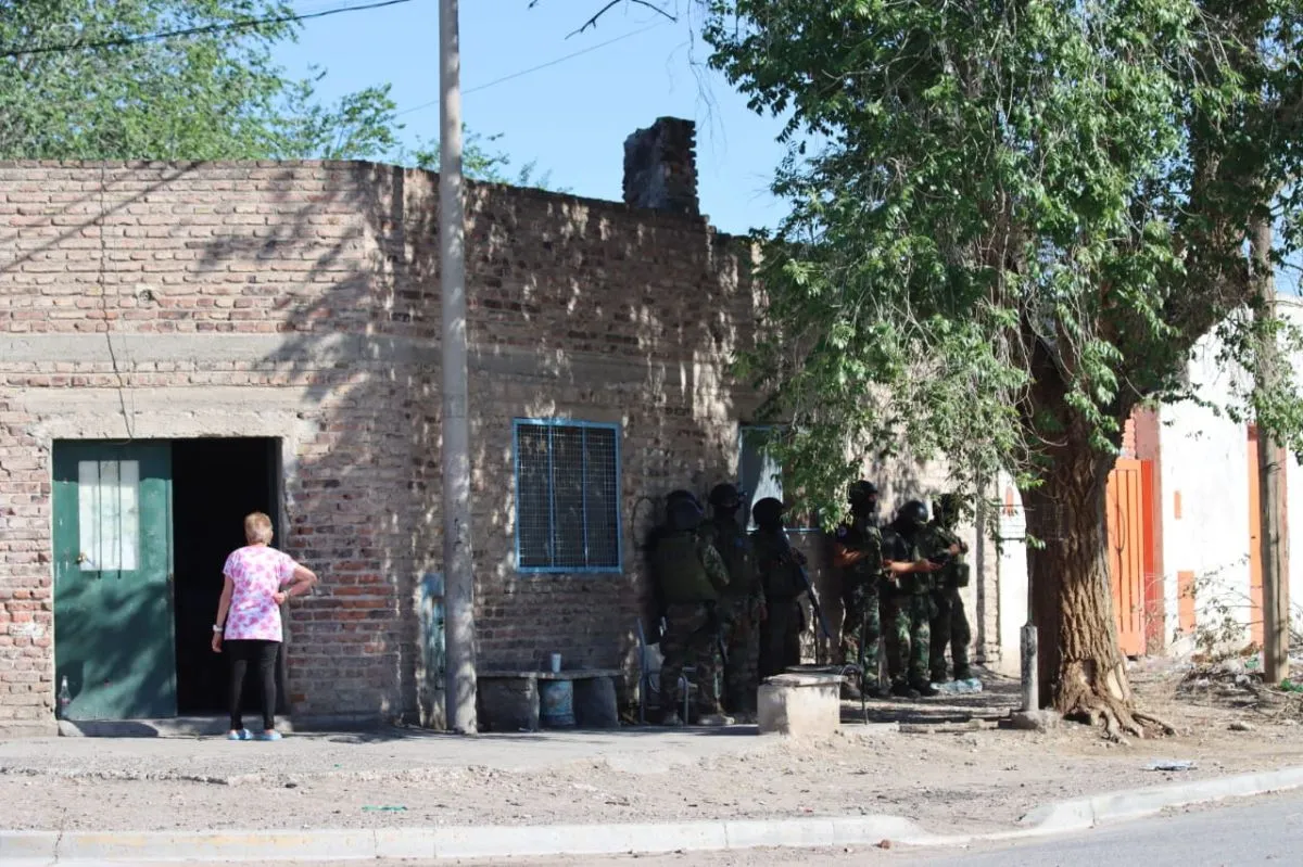 Los operativos del COER se concentraron en domicilios vinculados a las investigaciones por entraderas recientes. Foto: Tania Domenicucci ANR