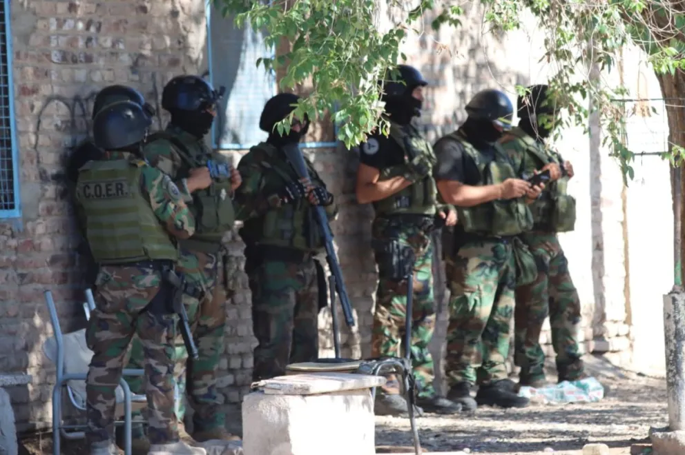 El procedimiento en Neuquén y José María Paz fue uno de los más importantes de la mañana. Foto: Tania Domenicucci ANR