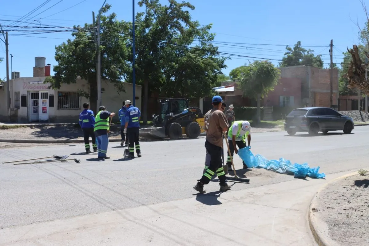 Continuaron los trabajos de limpieza y reparación de calles en la zona ...