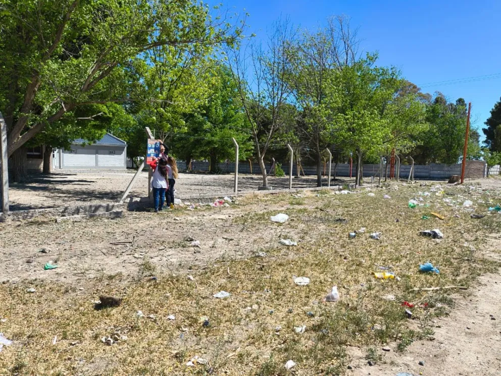 En el sector lateral, donde el cercado es más vulnerable, se produjeron los dos ingresos recientes a la Escuela 335. Foto: archivo