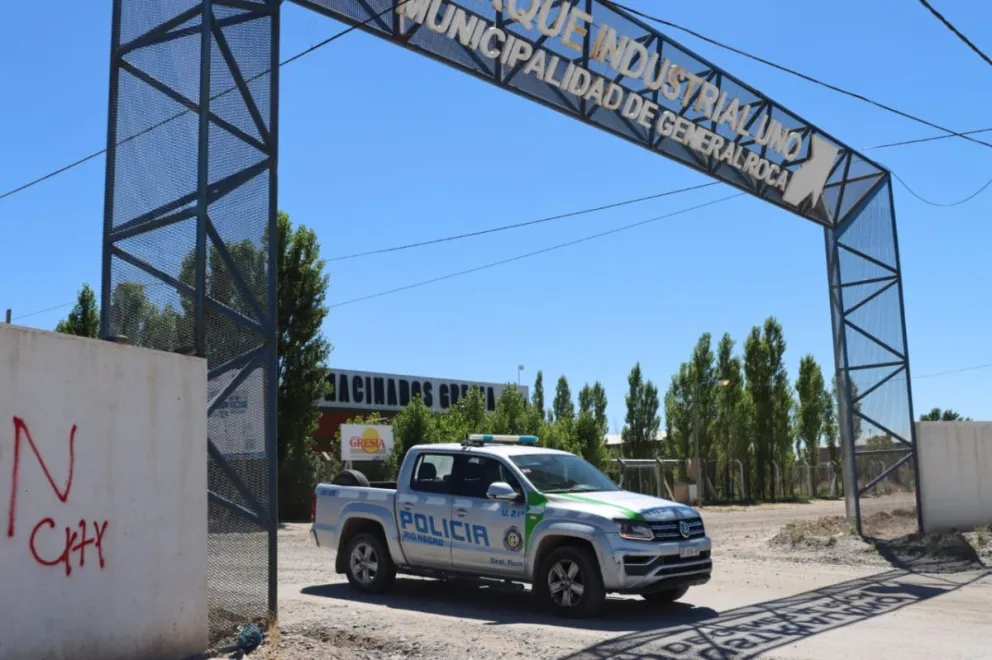 La policía refuerza los rastrillajes en el Parque Industrial en la búsqueda de Sosa, uno de los evadidos de la Comisaría Tercera. Foto: Tania Domenicucci-ANR.