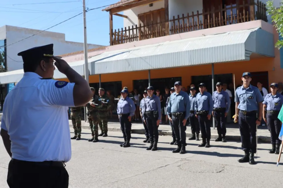 El acto se realizó en la mañana de hoy, donde se destacó el valor social de la Policia para nuestra comunidad. Foto Tania Domenicucci-ANR
