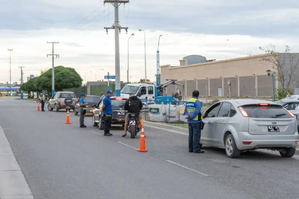 Los controles de transito se realizan en puntos estratégicos de la ciudad. Foto: cortesía municipalidad de General Roca