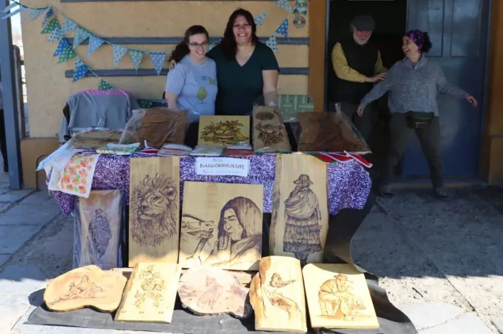 Feria sobre el and&eacute;n en Stefenelli. Foto: Tania Domenicucci