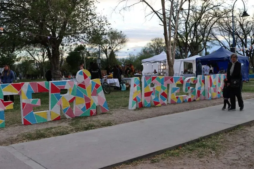 Tambi&eacute;n podr&aacute;n encontrar artesan&iacute;as en el Paseo del Canal Grande. Foto: Tania Domenicucci