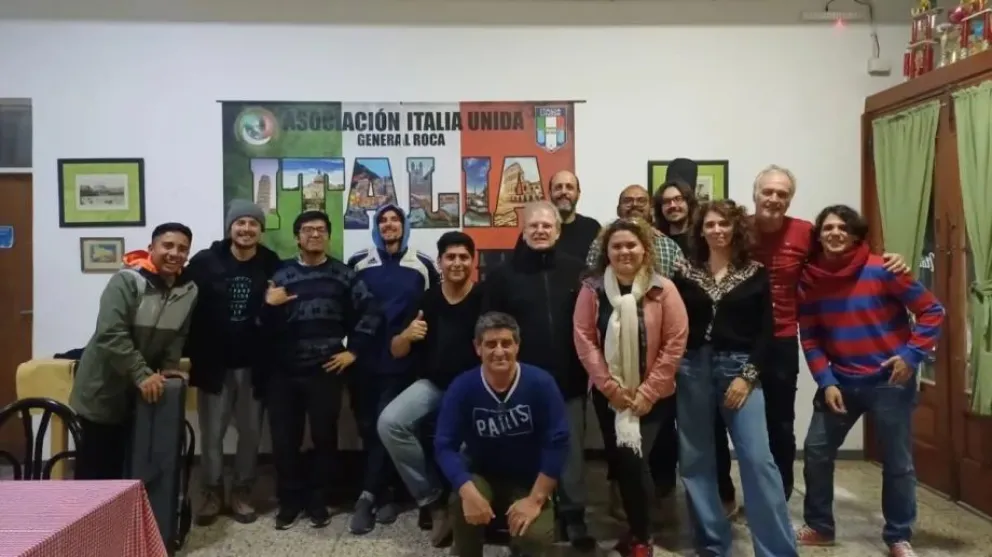 El grupo fundacional del Club de Jazz, dando inicio a las actividades en 2024. (Foto: Gentileza)