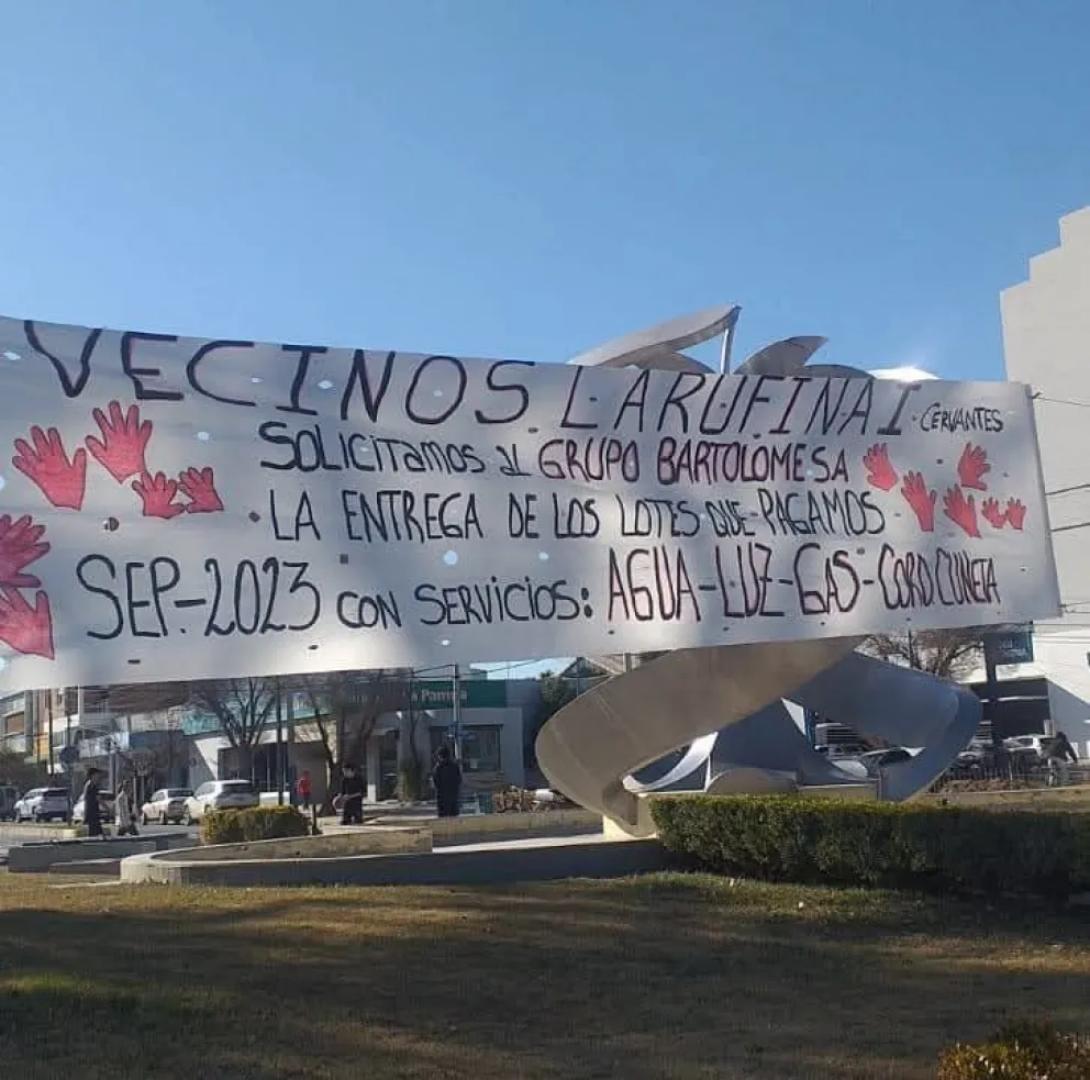 Más de 1000 lotes se encuentran sin los servicios básicos a pesar de que los vecinos ya pagaron toda la obra. Foto cortesía Veronica Peña  