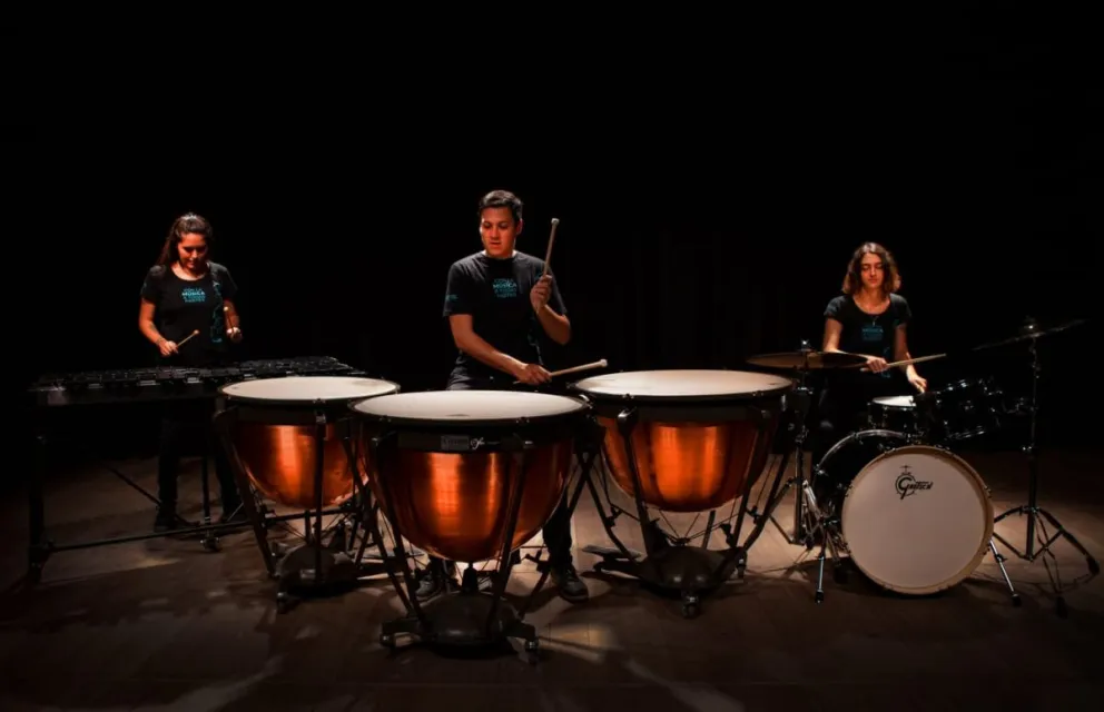 Facundo Catalán, María Antonella Lardani y Carla Jensen conforman el trío de percusión Trepun. (Foto: Gentileza)
