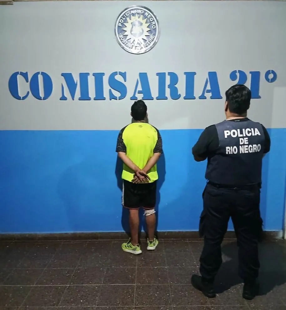 Las tareas de prevención llevadas a cabo por la comisaría 21 culminó con la detención de dos hombres. Foto cortesía Policía de Rio Negro