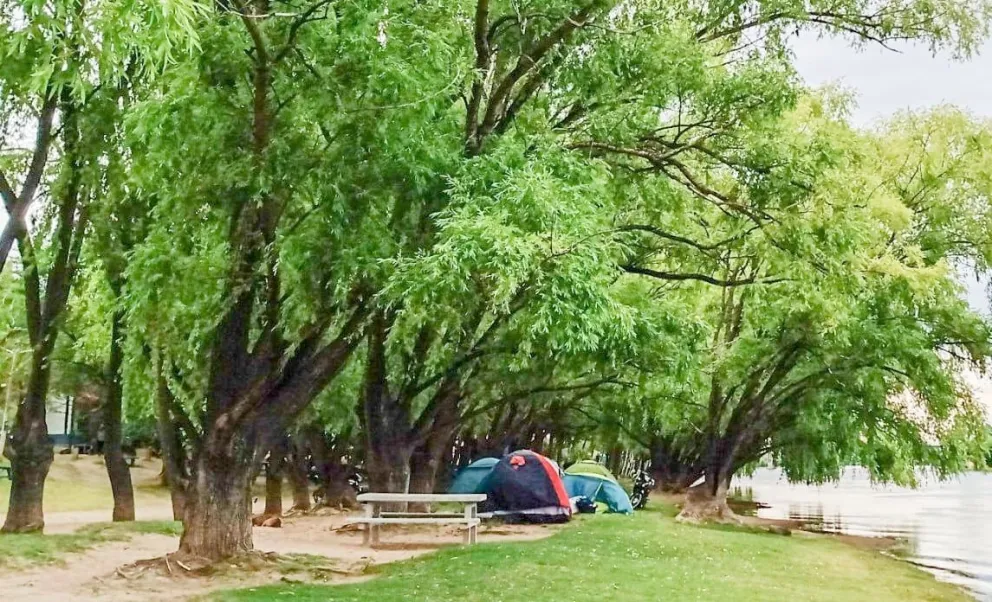 El Club Náutico Municipal también se encuentra habilitado para acampar. Foto: archivo