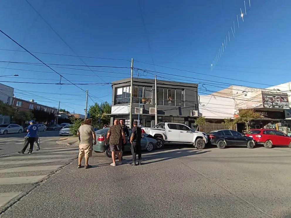 Un choque en cadena en el que se vieron afectados al menos cinco vehículos.  (Foto Tania Domenicucci)