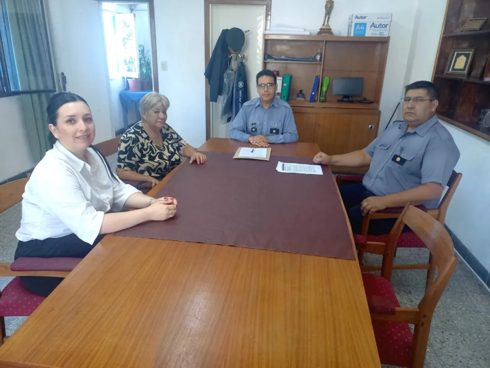 La reunión intenta frenar una problema en la policía de la región: la falta de datos respecto a sus retirados. Foto: Policía Rio Negro