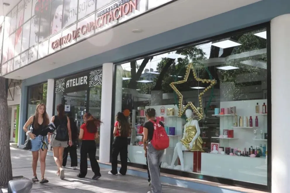 El sábado, entre las 17 y las 21, el Mercado Navideño se extenderá por toda la peatonal de Tucumán, desde Maipú hasta Chacabuco. Foto: Tania Domenicucci-ANR