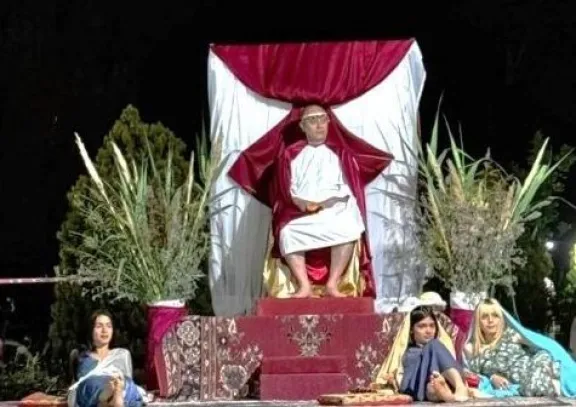 La participaci&oacute;n de decenas de chicos y familias es uno de los rasgos que distingue al pesebre viviente. Foto: Parroquia Mar&iacute;a Auxiliadora y San Miguel Arc&aacute;ngel