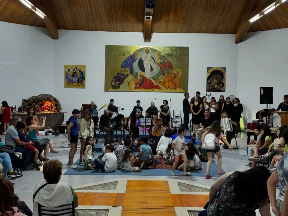 Desde hace varios años, la comunidad parroquial sostiene la cantata navideña como parte de las celebraciones previas a la Nochebuena. Foto: redes Parroquia María Auxiliadora y San Miguel Arcángel