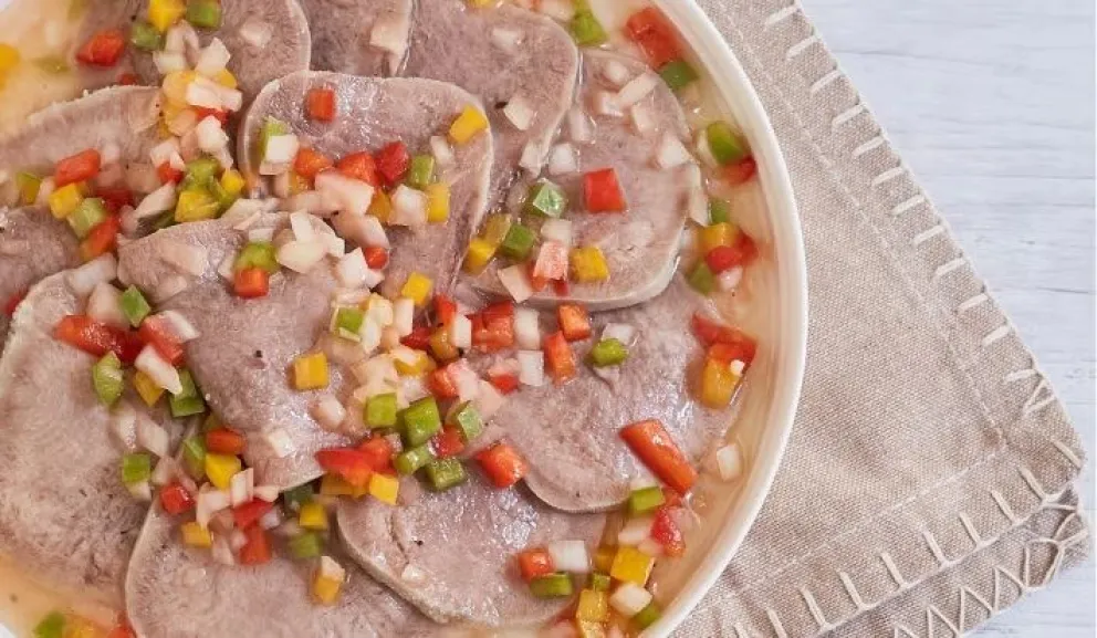 Lengua a la vinagreta para disfrutar en familia. 