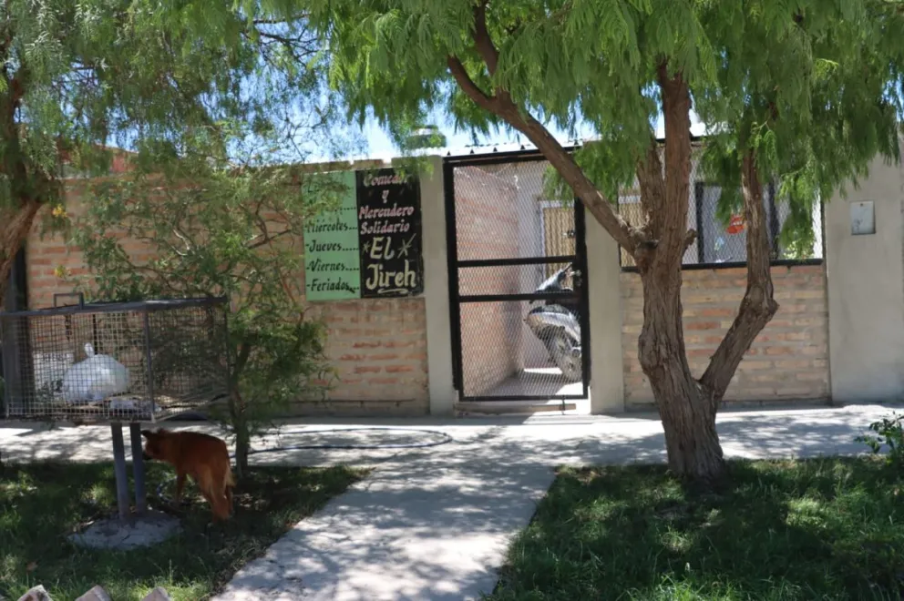 El merendero comedor abrió su  comedor en la pandemia y por el pedido de los vecinos, aun no ha cerrado las puertas. Foto: Tania Domenicucci-ANR