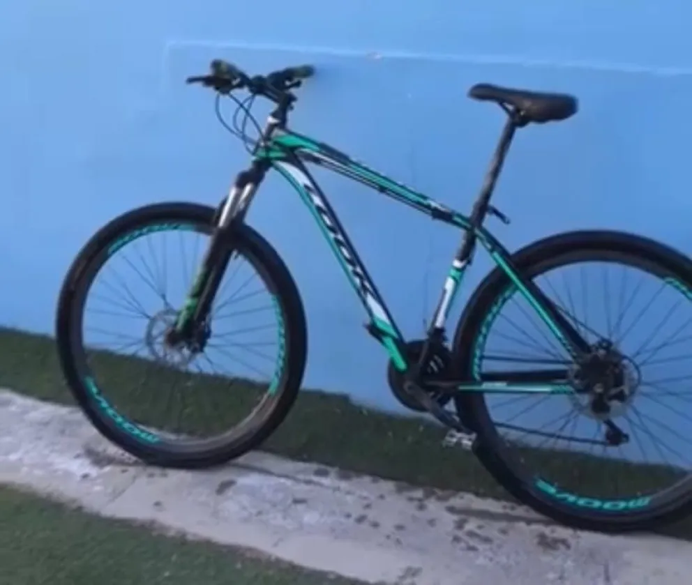La bicicleta robada es una Look rodado 29, de color oscuro con detalles en verde, y es el único medio de transporte que utiliza la víctima para ir a trabajar. Foto: gentileza
