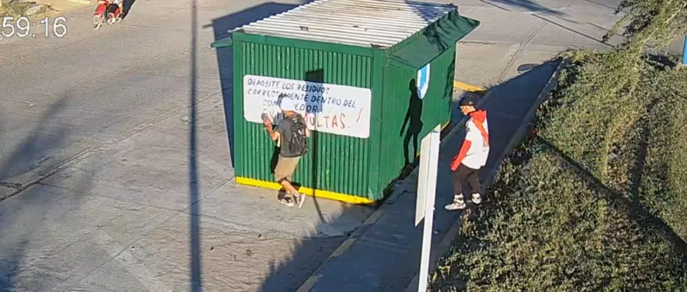 Los agresores se acercaron llegadas las 20:00 horas del día sábado, y en menos de cinco minutos, bomberos ya habían apagado el principio de incendio. Foto cortesía