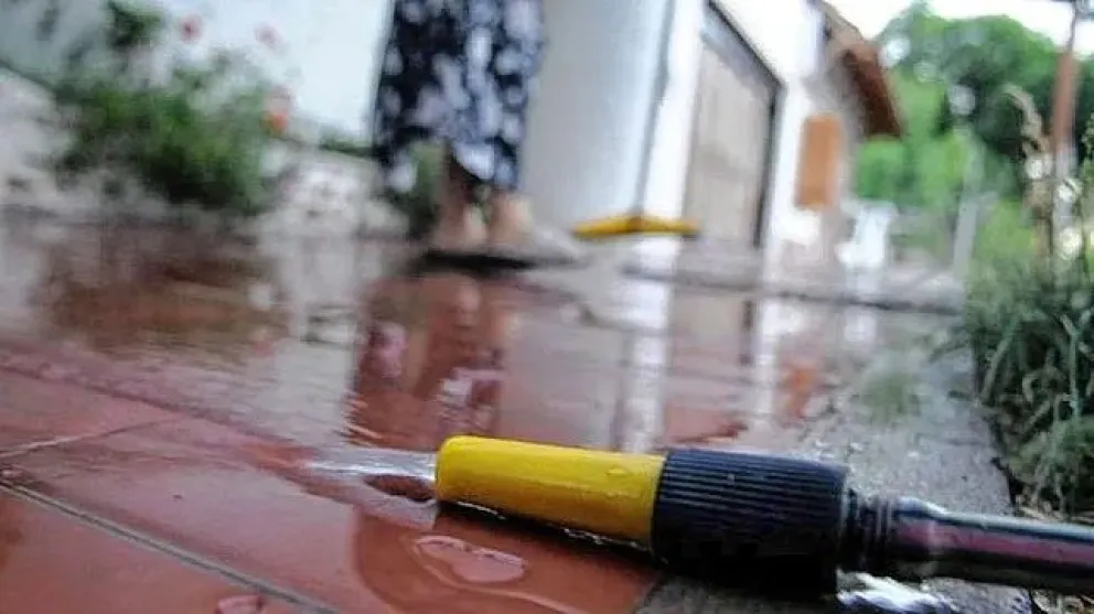 Desde Aguas Rionegrinas piden hacer un uso responsable del agua potable durante las jornadas de altas temperaturas, para asegurar que el servicio llegue de manera equitativa a todos los hogares.