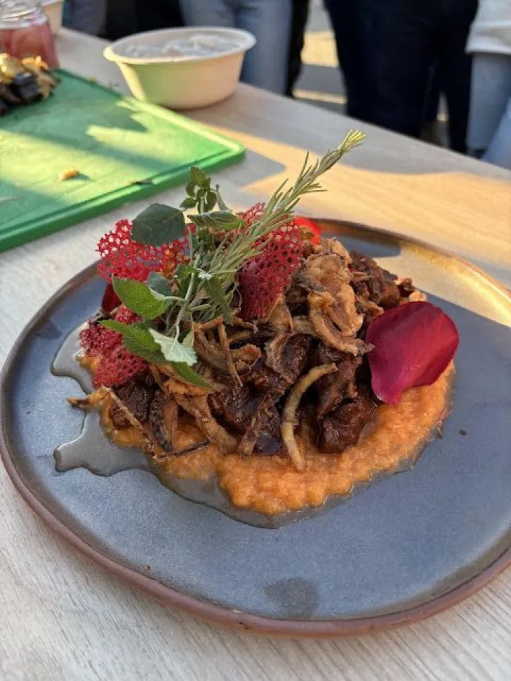Una de las recetas incluidas en el Recetario Punto Río Negro, elaborada con productos de la producción provincial. Foto: Gobierno de Río Negro