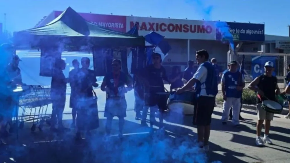 En reclamo por el incumplimiento del horario de cierre acordado para las grandes superficies. (Foto gentileza)