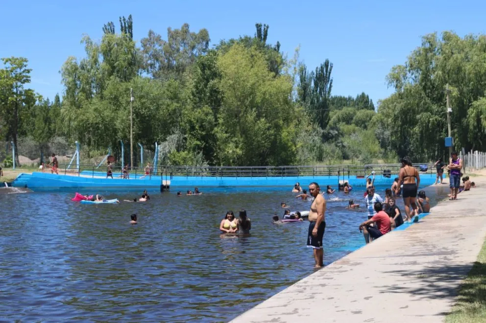 Este viernes vuelve con todo el calor al Alto Valle. (Foto Tania Domenicucci)