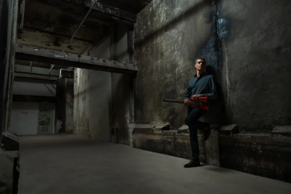 Se trata de una experiencia que desplaza el relato convencional hacia un mapa estético de tensión entre presencia y reflexión. (Foto: Gentileza)