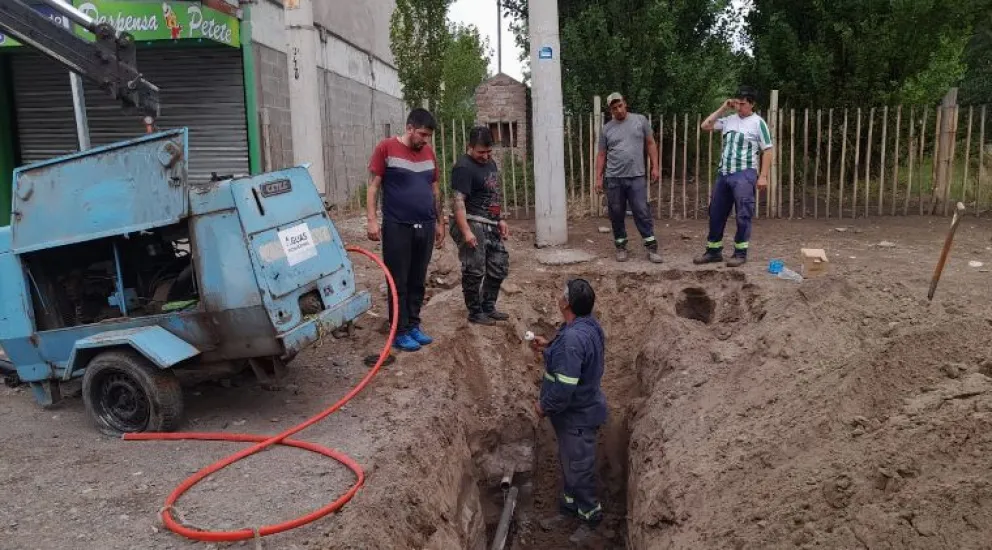 Realizan la limpieza de la red y las conexiones domiciliarias. 
